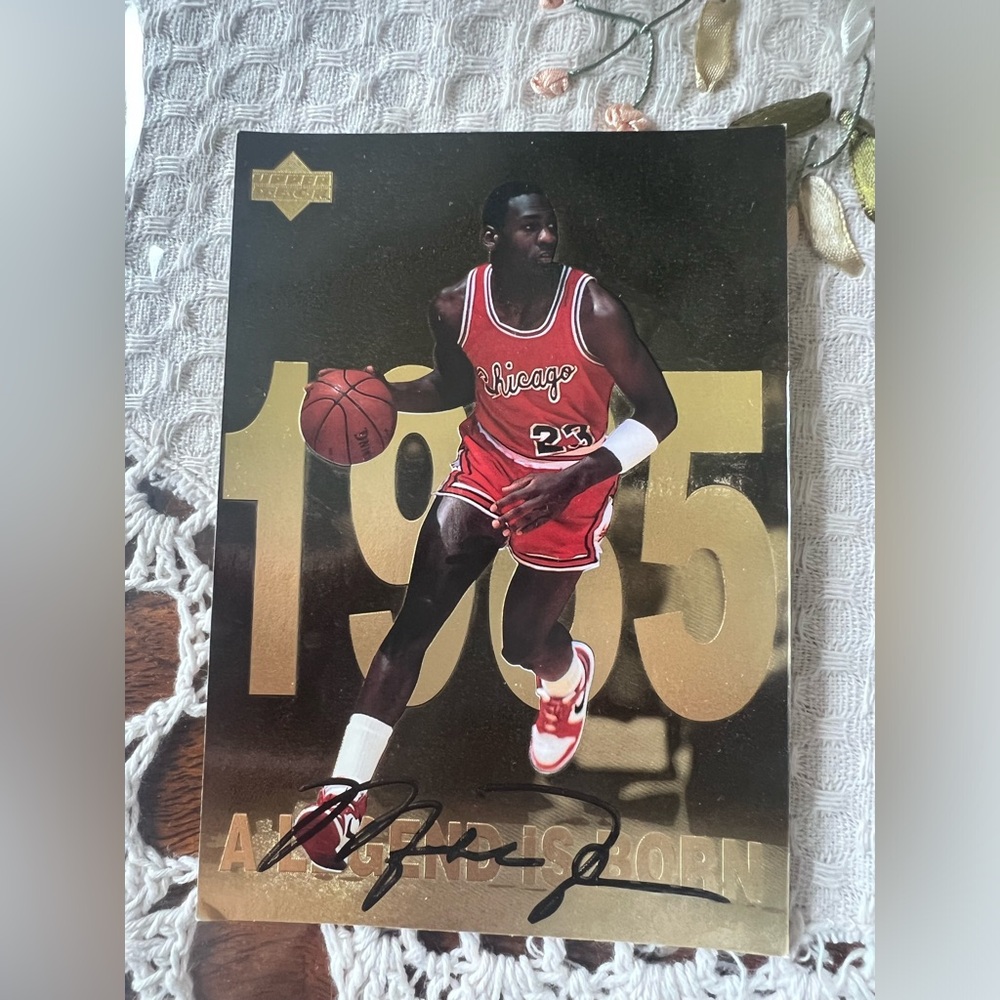 Signed Micheal Jordan holo Cards